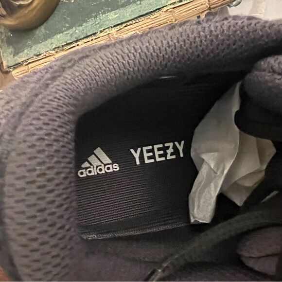 NIOB Yeezy 700 Boost Utility Black 2022 reissue Men’s size 8 sneaker. - Picture 11 of 11